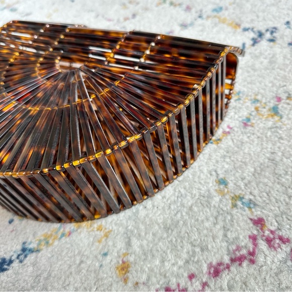 Acrylic Tortoise Ark Basket bag - Picture 2 of 7